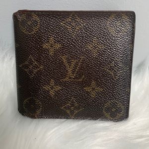 2003 authentic Louis Vuitton men’s wallet monogram